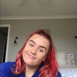 Meet your Posher, Ella